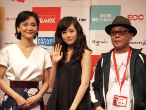 （左から）南果歩、前田敦子、廣木隆一監督