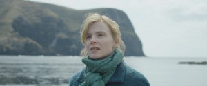 フランスの実力派女優イザベル・カレさん。写真は新作映画ロケで隠岐の島滞在中に撮影したもの